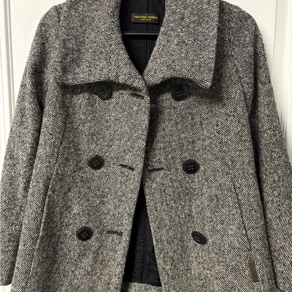 Hunting World Coat - Picture 3 of 12